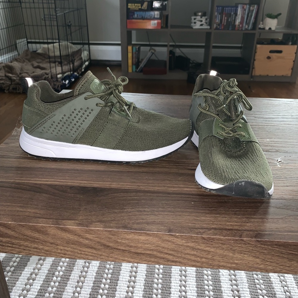 Women’s memory foam sneakers